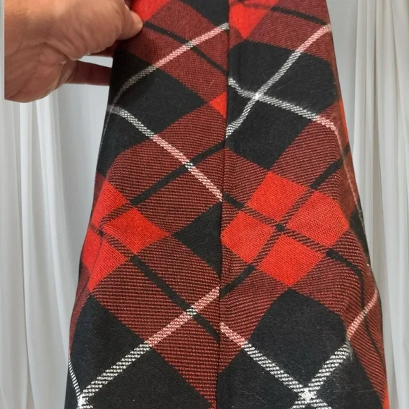 Victoria’s Secret Holiday Red and Black Plaid Tote Bag NWT - Picture 3 of 7